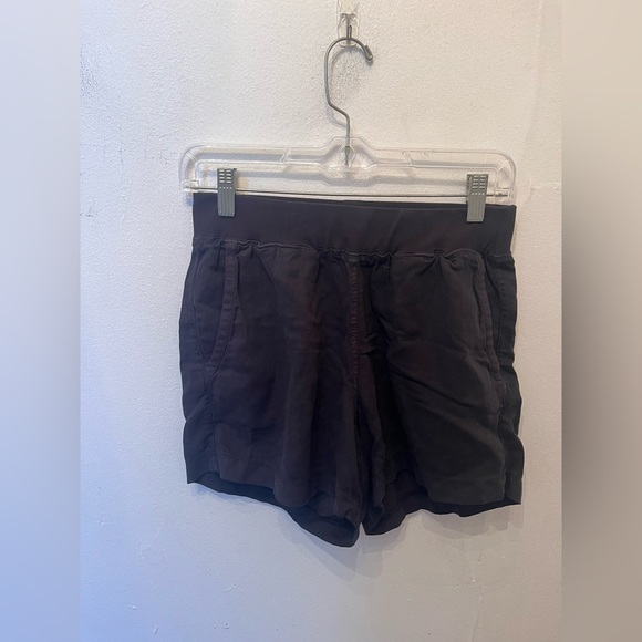 Faherty Arlie Day Charcoal Cloth Shorts Size Small - Picture 1 of 3